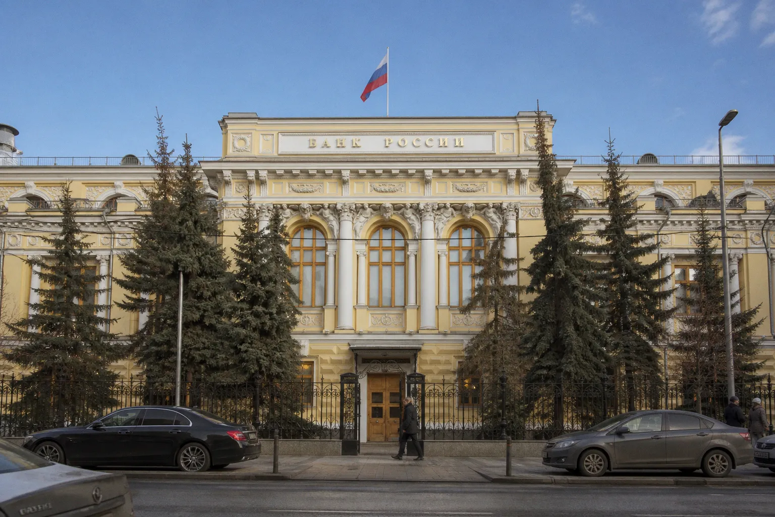 ЦБ РФ ограничит инвестиции в криптовалюту для неквалифицированных лиц суммой 300 тысяч рублей